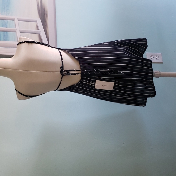 ZAFUL Mini Dress With Open Back - Picture 6 of 15